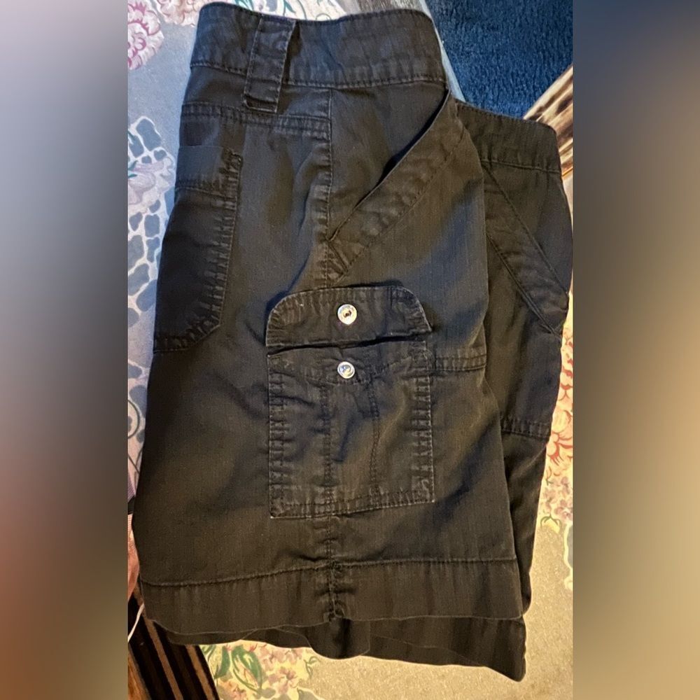 Bandolino Andelina Cargo Short Blk 8 - Picture 4 of 11